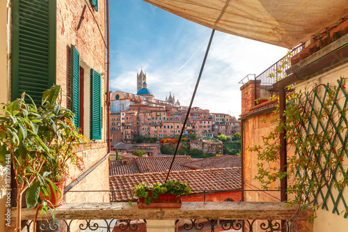Fotomural Beautiful view of Dome and campanile of Siena Cathedral, Duomo di Siena, and Old