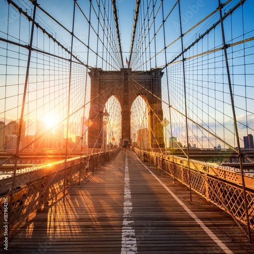 most-brooklynski-w-miasto-nowy-jork-usa-wschodzace-slonce