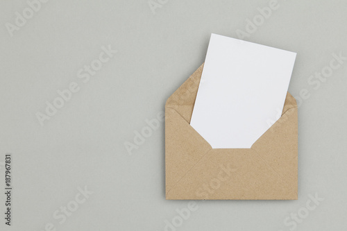 Fotografía Blank white card with kraft brown paper envelope template mock up