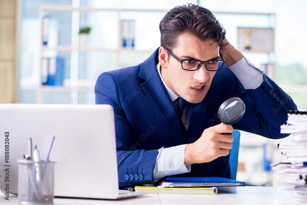 Stock-Foto „Auditor looking for errors in the financial statements ...