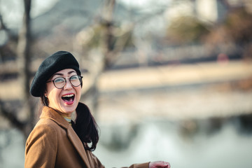 Wall Mural - 陽気な日本人女性 屋外 冬