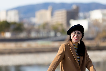 Wall Mural - 陽気な日本人女性 屋外 冬