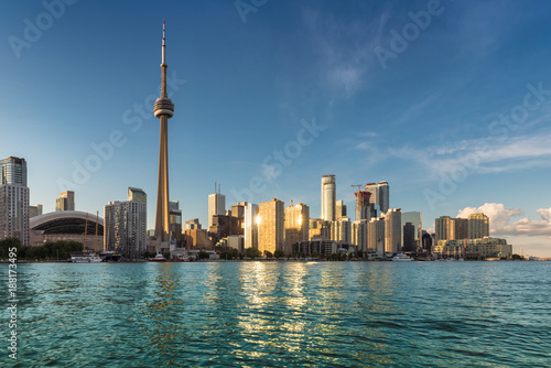 Plakat Toronto miasta linia horyzontu przy zmierzchem, Toronto, Ontario, Kanada.