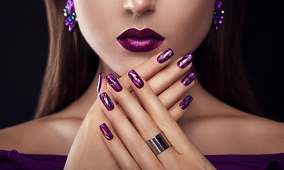 Canvas Print - Beautiful woman with perfect make-up and manicure wearing jewellery