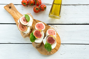 fresh ripe sliced fig on toast bread mozzarella cheese Italian crostini dish light lunch starter