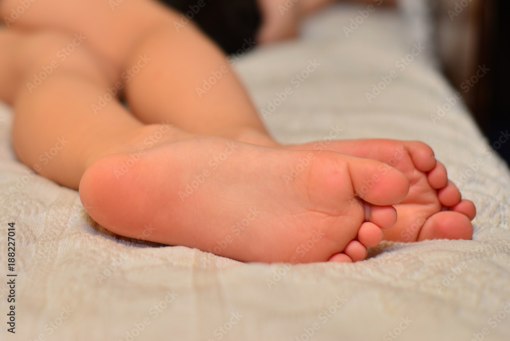 wets bed Image of Bed-wetting situation in 4 or 5 years old girl.Girl wet the bed  while she was sleeping.Selective focus の Stock フォト | Adobe Stock