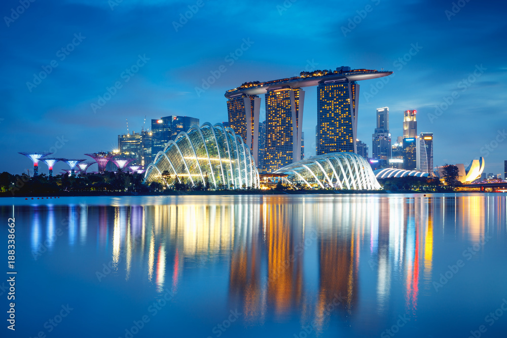 Singapore city skyline at dusk, Singapore - obrazy, fototapety, plakaty 