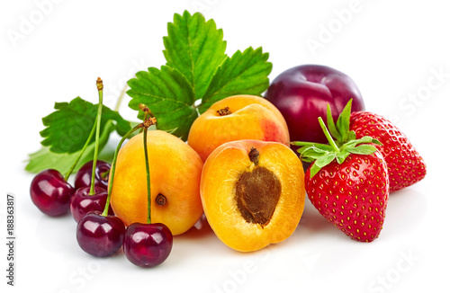 Fotografía Berry mix with strawberry and raspberry. Fruity still life green