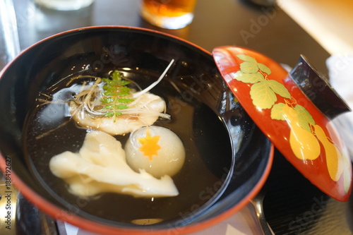 お椀 お吸い物 漆器 汁物 和食 懐石 箸休め 日本料理 出汁 伝統料理 Stock Photo Adobe Stock お椀 お吸い物 漆器 汁物 和食 懐石 箸休め 日本料理 出汁 伝統料理 Stock Photo Adobe Stock