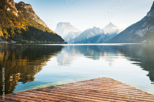 piekne-jezioro-traunsee-w-austriackich-alpach