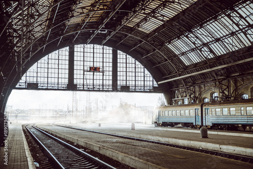 Zdjęcie XXL pusta stacja kolejowa