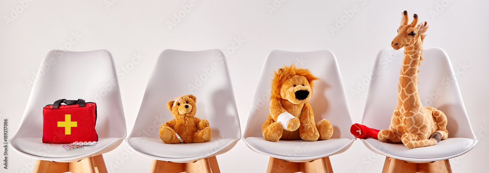 Animal toys in the waiting room of a hospital - obrazy, fototapety, plakaty 