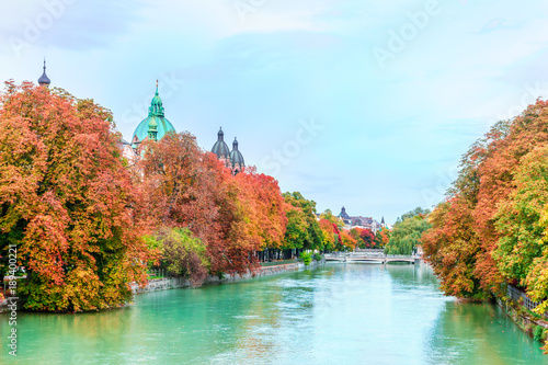 Foto Blick auf Herbstlandschaft bei Isar in München