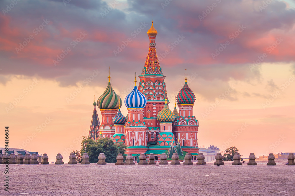Basil's cathedral at Red square in Moscow - obrazy, fototapety, plakaty 