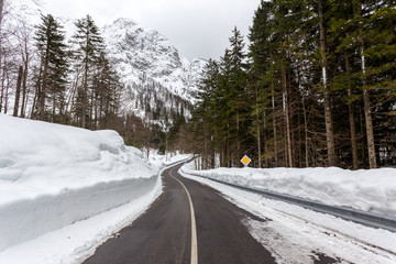 Canvas Print - Empty mountain road a winter day