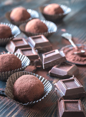 Wall Mural - Rum balls with cocoa powder and chocolate slices