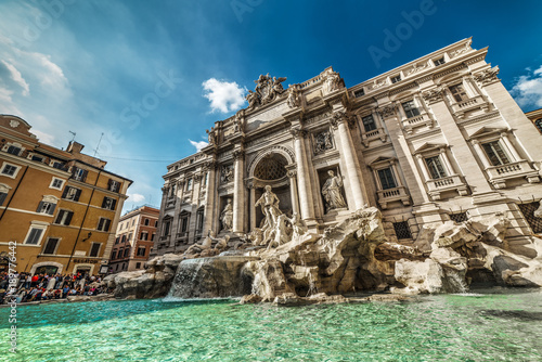 Zdjęcie XXL Światowej sławy fontanny di Trevi w pogodny dzień