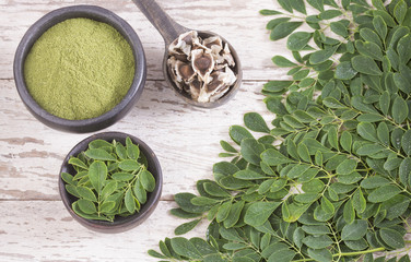 Canvas Print - Moringa leaves, seeds and powder - Moringa oleifera