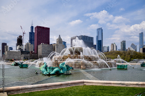 Zdjęcie XXL Buckingham fontanna z Chicagowską linią horyzontu w tle