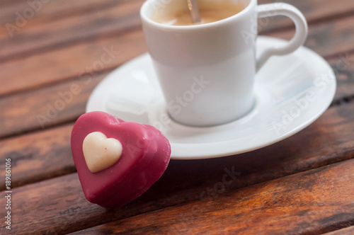 Tasse De Cafe En Terrasse Avec Gateau En Forme De Coeur Buy This