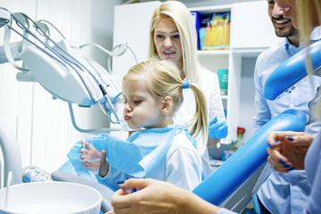 Canvas Print - Family in dental office