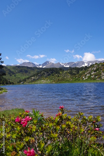 Etang De Montagne Carlit Dans Les Pyrénées Orientales Et