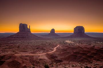 Wall Mural - monument valley at sunrise, arizona, usa
