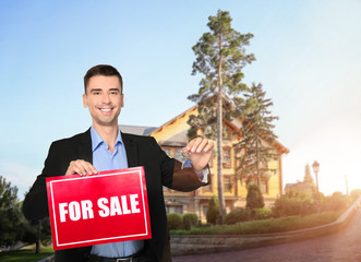 Canvas Print - Attractive real estate agent holding key and 