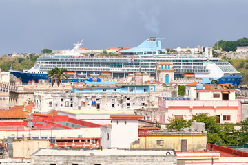 Poster - Cruise ship on the bay of Havana