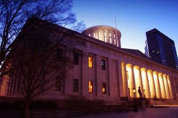 Wall Mural - Ohio state capital building at sunrise in downtown Columbus 