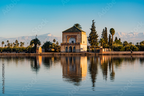 Fotografía Saadian pavilion,Menara gardens and Atlas in Marrakech, Morocco, Africa