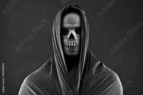 Sensenmann im Dunkeln Fototapete