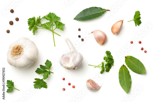 Fotografía Garlic, Bay Leaves, Parsley, Allspice and Pepper Isolated on White Background