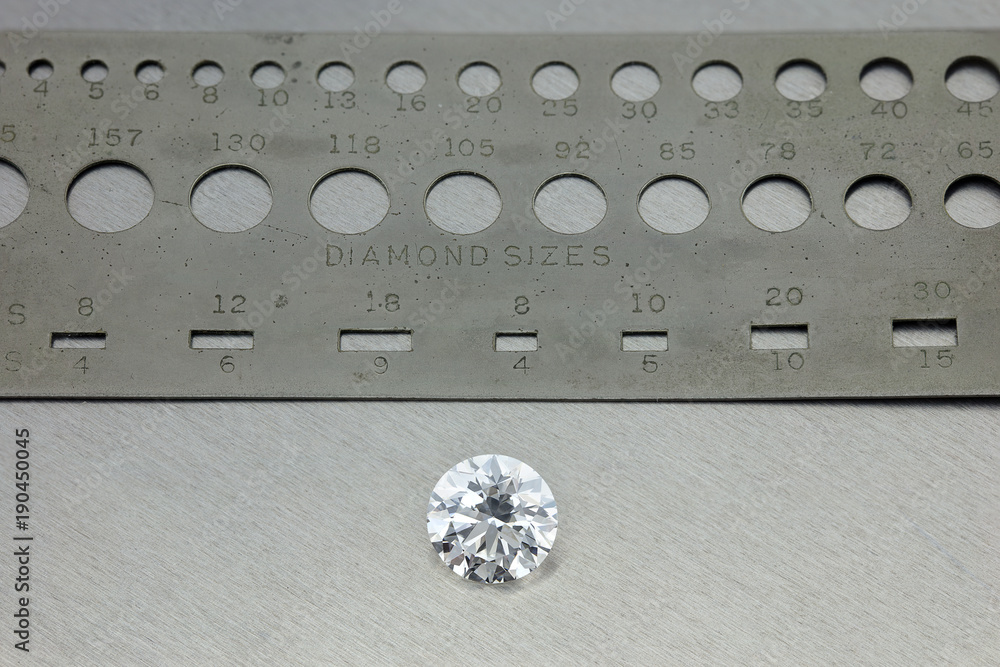 Diamond Core Ruler Diamond : loose brilliant 4 carats diamond, next to a diamond size ...