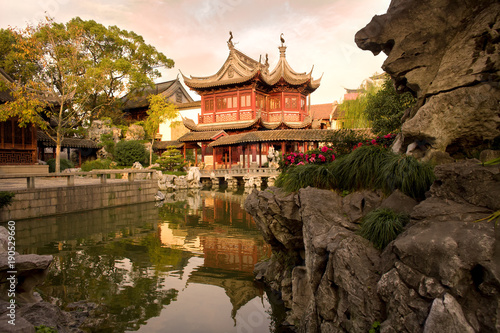 Zdjęcie XXL Pagoda w publicznych ogrodach Yuyuan Garden (Yu Garden), Stare Miasto, Szanghaj, Chiny, Azja