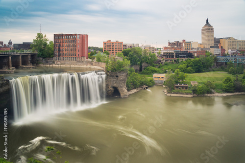 Fotomural High Falls district in Rochester New York under cloudy summer skies