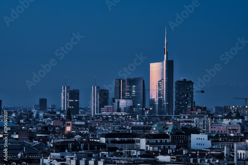 Fototapeta  Milan (Italy) skyline by night; cityscape with new Porta Nuova skyscrapers, panoramic view from the rooftop of Duomo Milan cathedral