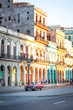roter Oldtimer auf den Straßen von Havanna Kuba