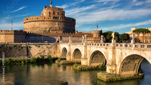 Plakat Ponte Sant Angelo w zmierzchu świetle w Rzym, Włochy