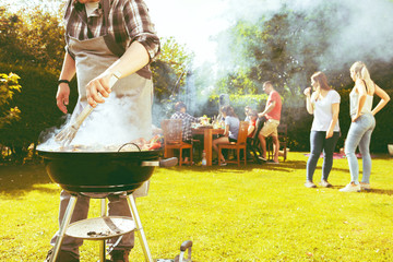 Grillparty in eigenem Garten