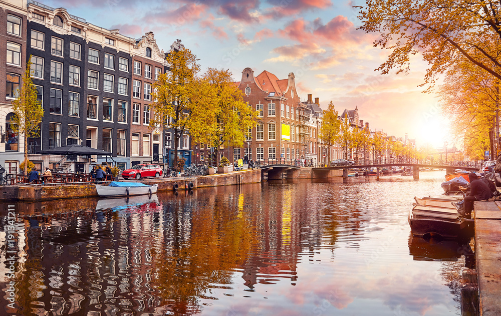 Obraz na płótnie Channel in Amsterdam Netherlands houses river Amstel landmark w salonie