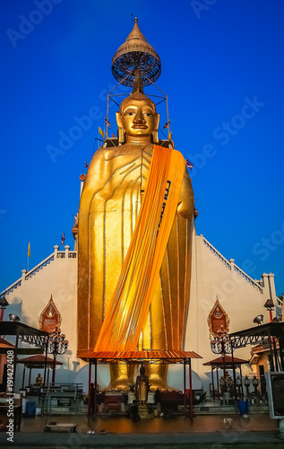 Cuadros en Lienzo Huge Golden Buddha statue
