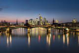 Fototapeta  - die Skyline von Frankfurt am Main von der Flößerbrücke aus gesehen