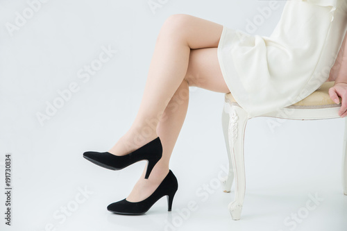 足を組む女性 Stock Photo Adobe Stock