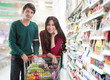 © torwaiphoto - Couples are choosing food at the supermarket