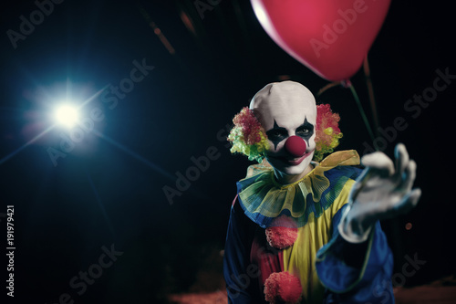Cuadros en Lienzo Image of clown with red balloon on background of burning lantern
