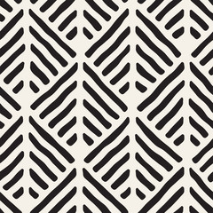 Wall Mural - Seamless geometric doodle lines pattern in black and white. Adstract hand drawn retro texture.