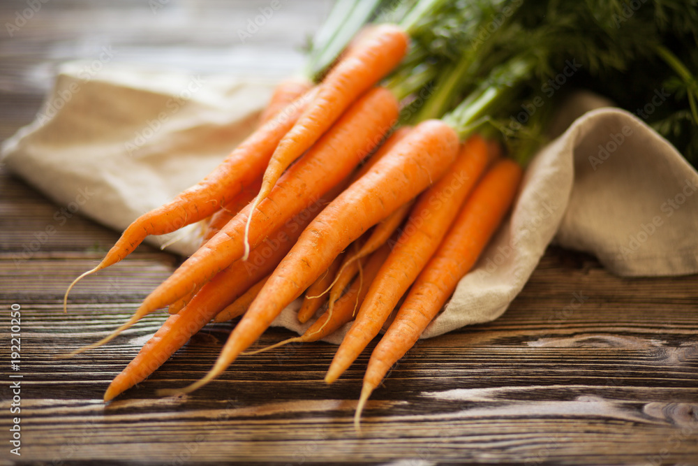 Obraz na płótnie Fresh organic carrot w salonie