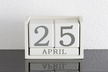 White block calendar present date 25 and month April