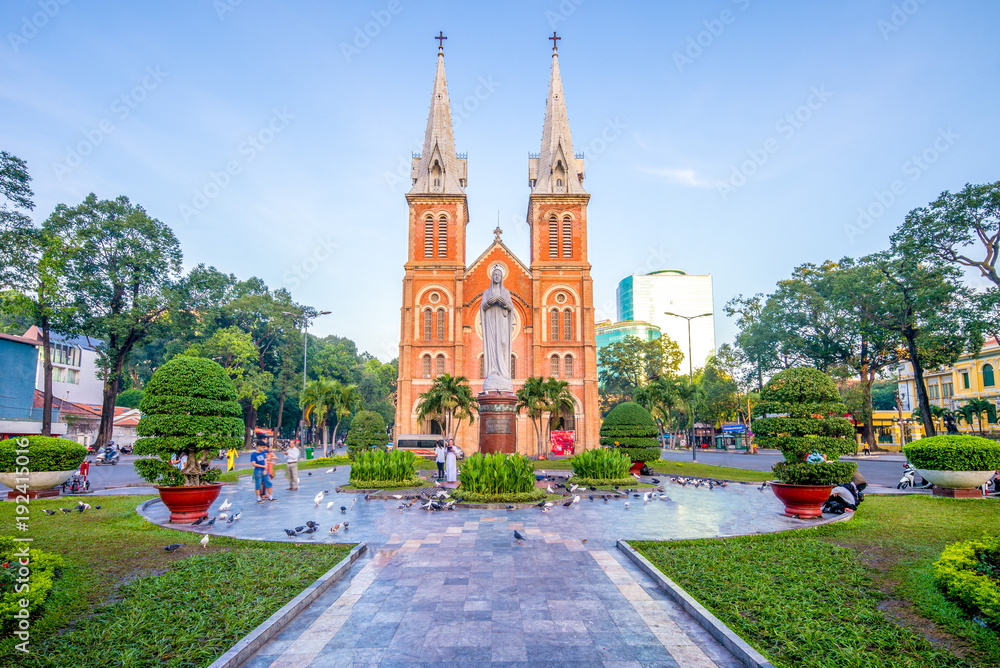 Notre-Dame Cathedral Basilica of Saigon, Vietnam - obrazy, fototapety, plakaty 